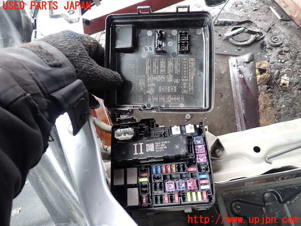 5UPJ-27246742]ハイゼット カーゴ(S700V)ヒューズボックス2 中古_m0002.jpg