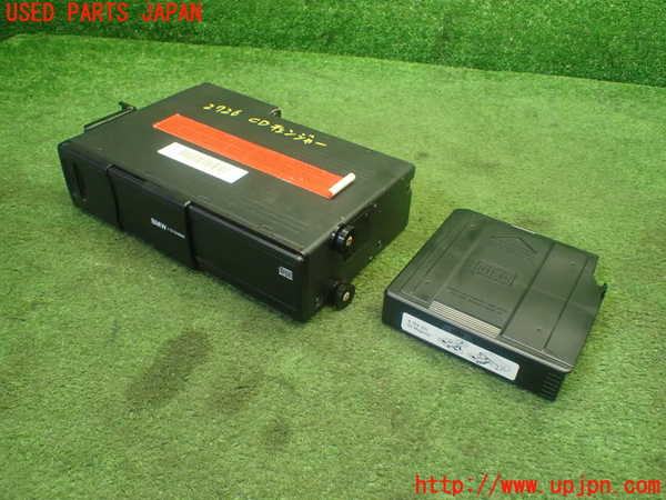 1UPJ-27266505]BMW Z4 ロードスター(BT30 E85)CDチェンジャー 中古_m0001.jpg