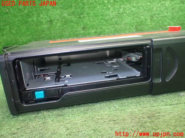 1UPJ-27266505]BMW Z4 ロードスター(BT30 E85)CDチェンジャー 中古_m0002.jpg