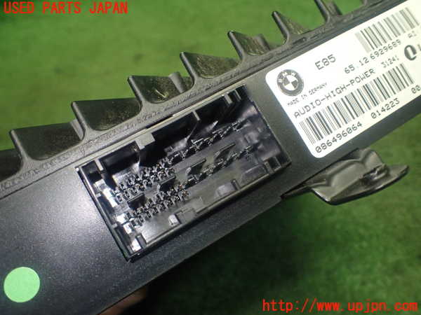 1UPJ-27266525]BMW Z4 ロードスター(BT30 E85)アンプ 中古_m0003.jpg
