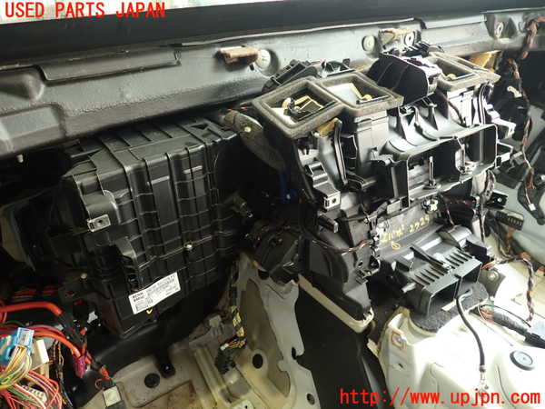 2UPJ-27296081]BMW 523d(FW20)(F10)エバポレーター1 中古_m0001.jpg
