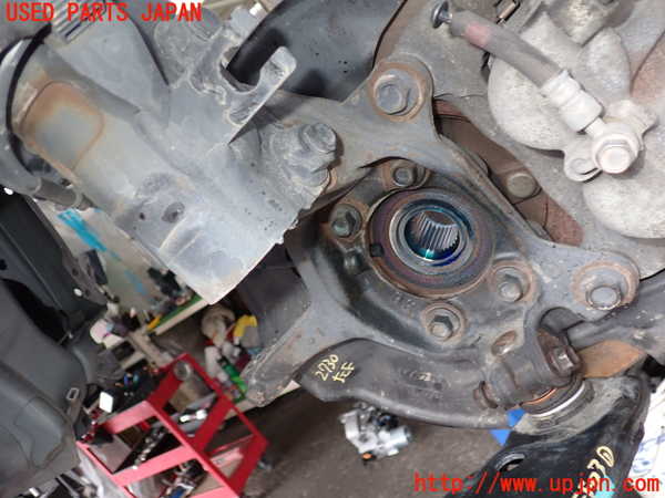 2UPJ-27304295]CX-8(KG2P)左フロントナックルハブ 中古_m0001.jpg