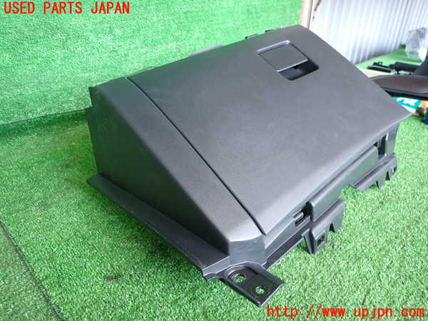 2UPJ-27307516]CX-8(KG2P)グローブボックス1 中古_m0002.jpg