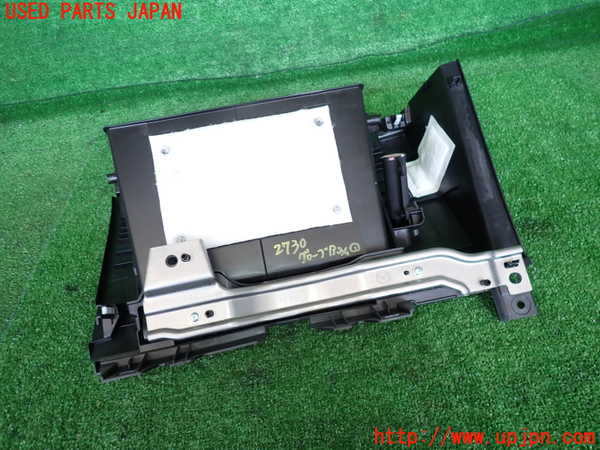 2UPJ-27307516]CX-8(KG2P)グローブボックス1 中古_m0004.jpg