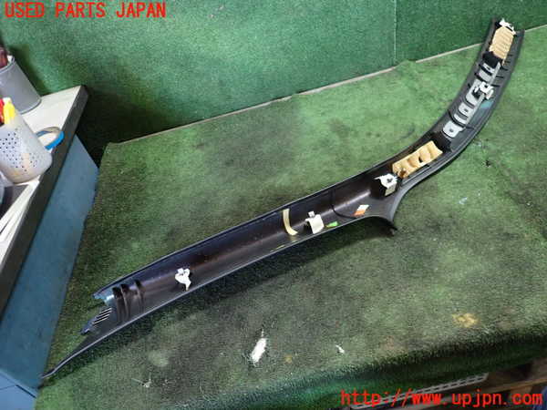 5UPJ-27337655]ポルシェ・911(99705)右フロントピラートリム 中古_m0005.jpg