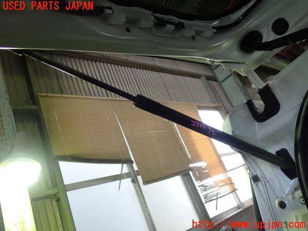 1UPJ-27341584]エスクァイアハイブリッド(ZWR80G)リアゲートダンパー 中古_m0002.jpg