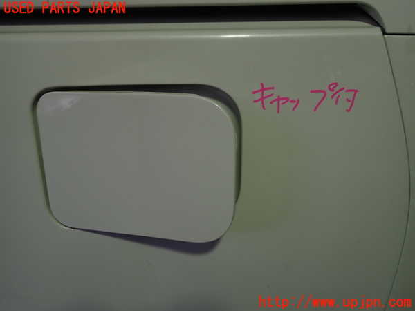 1UPJ-27341690]エスクァイアハイブリッド(ZWR80G)フューエルリッド 中古_m0001.jpg