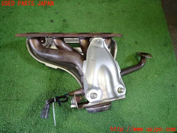 5UPJ-27342041]エスクァイアハイブリッド(ZWR80G)エキマニ1 中古_m0002.jpg