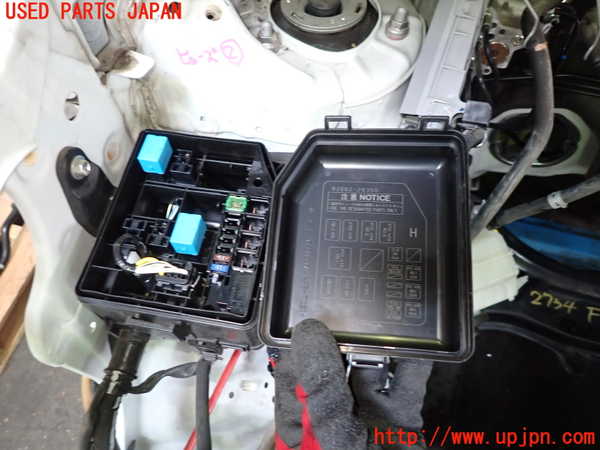 1UPJ-27346742]エスクァイアハイブリッド(ZWR80G)ヒューズボックス2 中古_m0002.jpg