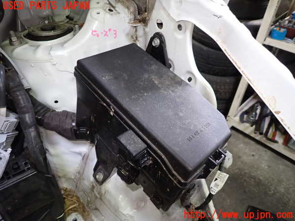 1UPJ-27346743]エスクァイアハイブリッド(ZWR80G)ヒューズボックス3 中古_m0001.jpg