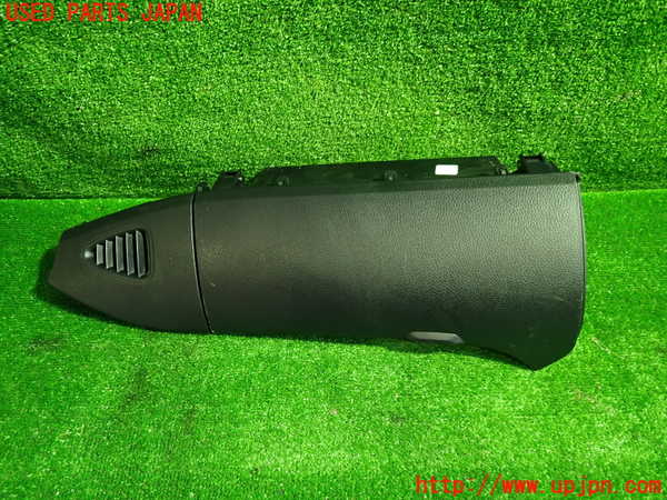 1UPJ-27347516]エスクァイアハイブリッド(ZWR80G)グローブボックス1 中古_m0001.jpg