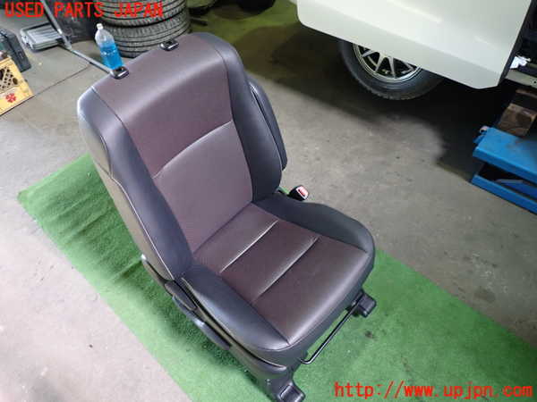 1UPJ-27347035]エスクァイアハイブリッド(ZWR80G)運転席シート 中古_m0001.jpg