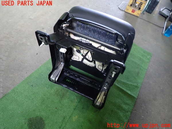 1UPJ-27347035]エスクァイアハイブリッド(ZWR80G)運転席シート 中古_m0005.jpg