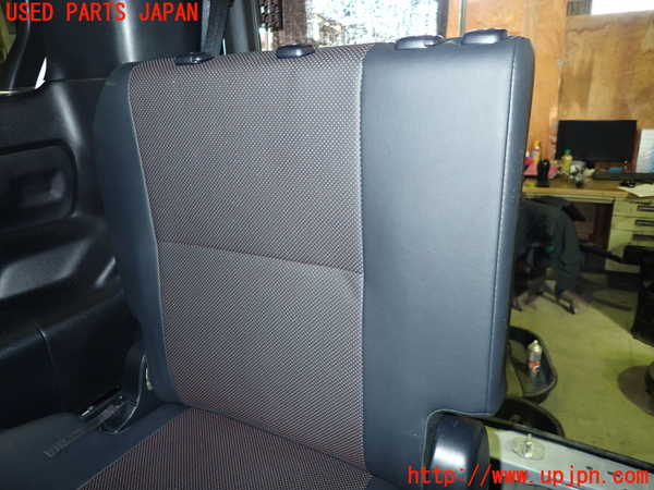 1UPJ-27347235]エスクァイアハイブリッド(ZWR80G)右3列目シート 中古_m0002.jpg