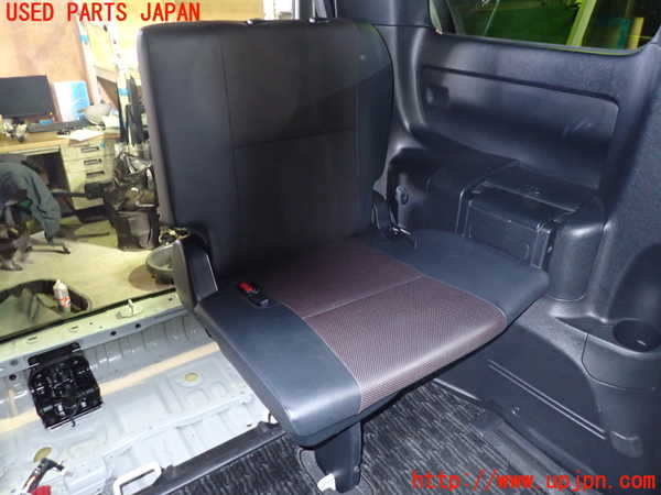 1UPJ-27347265]エスクァイアハイブリッド(ZWR80G)左3列目シート 中古_m0001.jpg