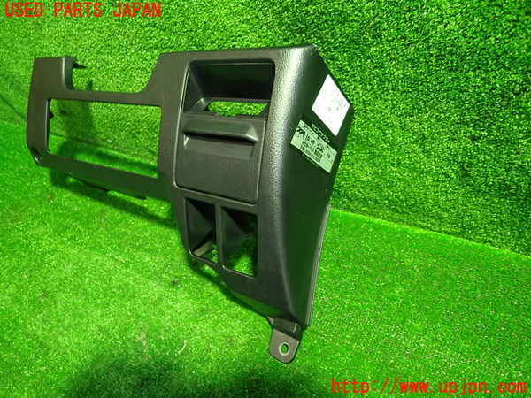 1UPJ-27347841]エスクァイアハイブリッド(ZWR80G)小物入れ1 中古_m0002.jpg
