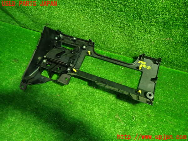 1UPJ-27347841]エスクァイアハイブリッド(ZWR80G)小物入れ1 中古_m0004.jpg