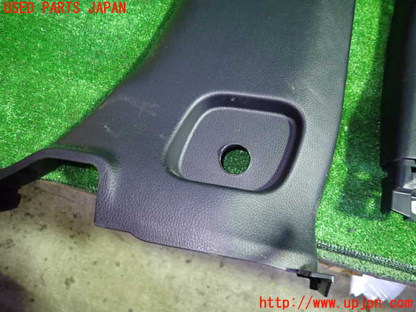 5UPJ-27347665]エスクァイアハイブリッド(ZWR80G)右センターピラートリム 中古_m0002.jpg
