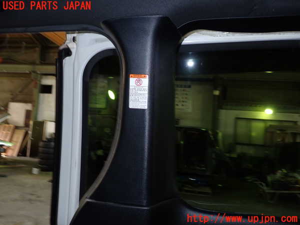 5UPJ-27347675]エスクァイアハイブリッド(ZWR80G)右リアピラートリム 中古_m0003.jpg