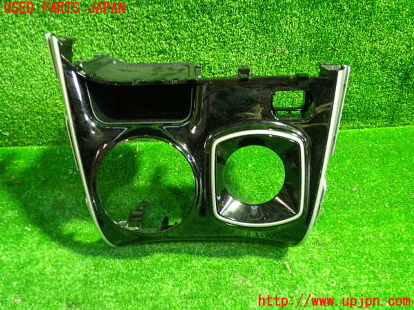 1UPJ-27347692]エスクァイアハイブリッド(ZWR80G)内装トリム類2 中古_m0001.jpg