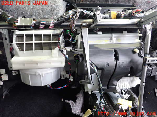 2UPJ-27356081]アウトランダーPHEV(GG2W)エバポレーター1 中古_m0001.jpg