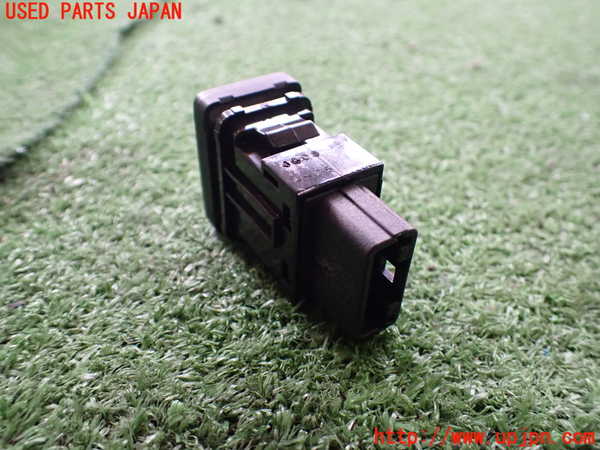 2UPJ-27356310]アウトランダーPHEV(GG2W)スイッチ5 (インフォメーショ) 中古_m0002.jpg