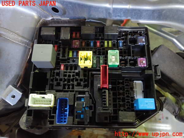 2UPJ-27356741]アウトランダーPHEV(GG2W)ヒューズボックス1 中古_m0003.jpg