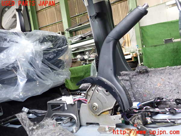 2UPJ-27357550]アウトランダーPHEV(GG2W)サイドブレーキレバー 中古_m0002.jpg