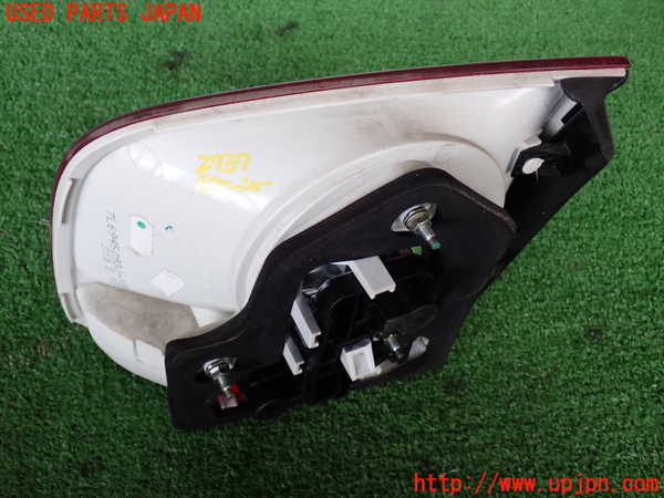 2UPJ-27371552]VW トゥアレグ(7LBMVA)左リアフィニッシャー 中古_m0002.jpg