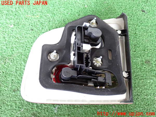 2UPJ-27371552]VW トゥアレグ(7LBMVA)左リアフィニッシャー 中古_m0004.jpg