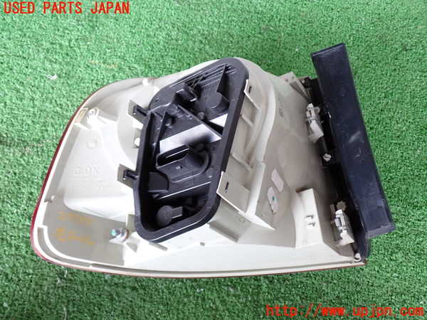 2UPJ-27371530]VW トゥアレグ(7LBMVA)右テールランプ 中古_m0004.jpg