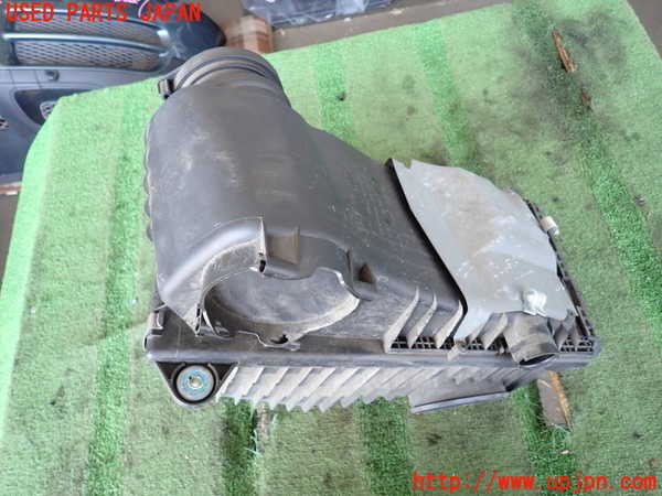 2UPJ-27372560]VW トゥアレグ(7LBMVA)エアクリーナーボックス 中古_m0001.jpg