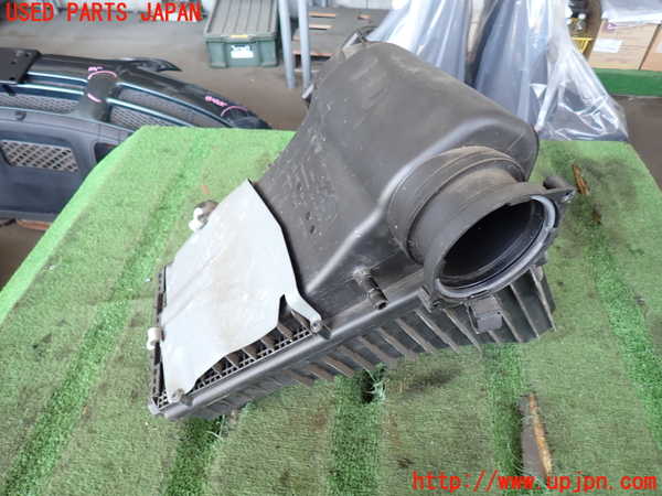 2UPJ-27372560]VW トゥアレグ(7LBMVA)エアクリーナーボックス 中古_m0002.jpg