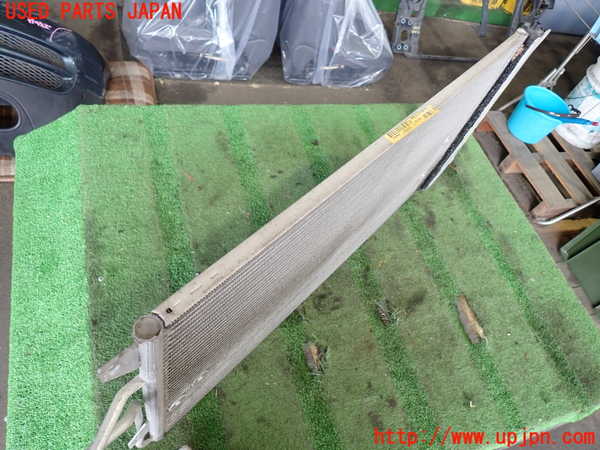 2UPJ-27376031]VW トゥアレグ(7LBMVA)エアコンコンデンサー1 中古_m0002.jpg