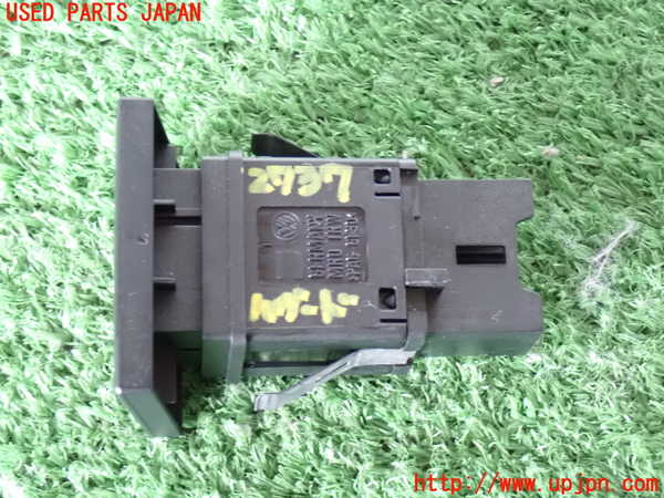2UPJ-27376290]VW トゥアレグ(7LBMVA)ハザードスイッチ 中古_m0002.jpg