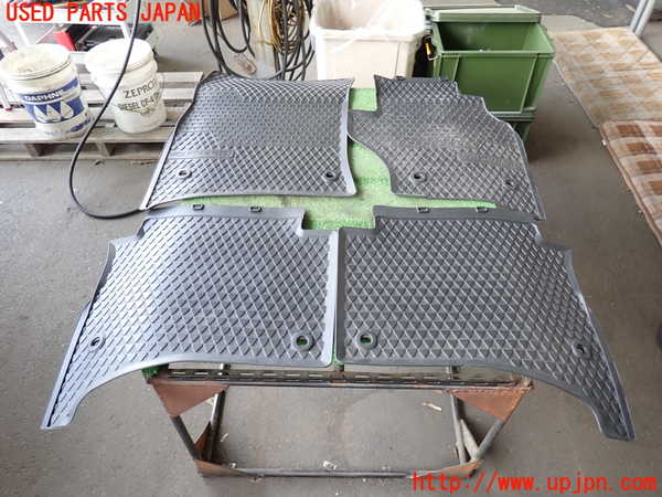 2UPJ-27377800]VW トゥアレグ(7LBMVA)フロアマット 中古_m0001.jpg