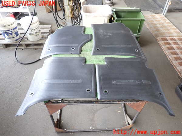 2UPJ-27377800]VW トゥアレグ(7LBMVA)フロアマット 中古_m0004.jpg