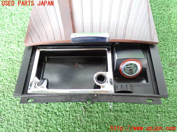 2UPJ-27377821]VW トゥアレグ(7LBMVA)灰皿1 中古_m0002.jpg