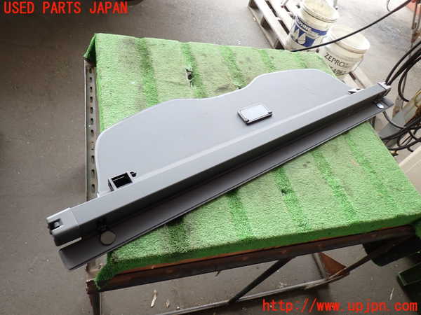 2UPJ-27377761]VW トゥアレグ(7LBMVA)トノカバー1 中古_m0002.jpg