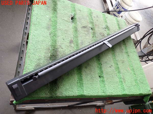 2UPJ-27377790]VW トゥアレグ(7LBMVA)リアサンシェード 中古_m0002.jpg