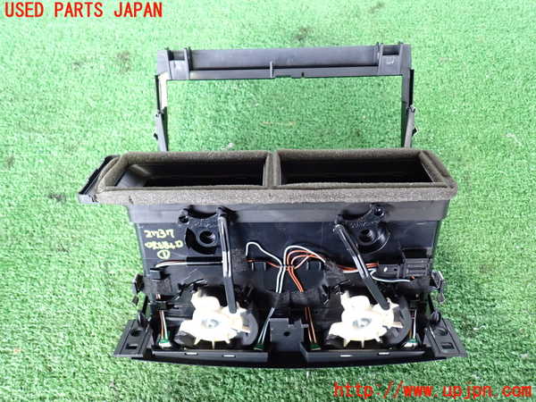 2UPJ-27377526]VW トゥアレグ(7LBMVA)エアコン吹き出し口1 (真中) 中古_m0002.jpg