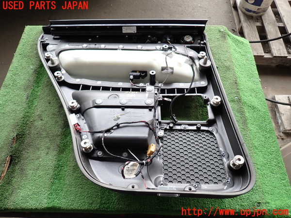 2UPJ-27371294]VW トゥアレグ(7LBMVA)右後ドア内張り 【ジャンク品】 中古_m0005.jpg