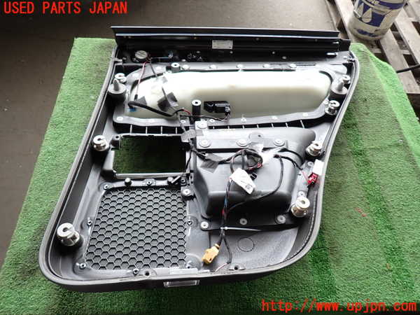 2UPJ-27371324]VW トゥアレグ(7LBMVA)左後ドア内張り 【ジャンク品】 中古_m0005.jpg