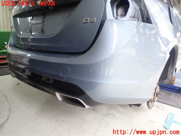 5UPJ-27401610]ボルボ・V60(FD4204T)リアバンパー 中古_m0002.jpg