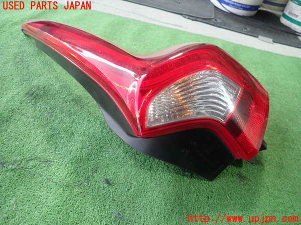 1UPJ-27401530]ボルボ・V60(FD4204T)右テールランプ 31395929 中古_m0002.jpg