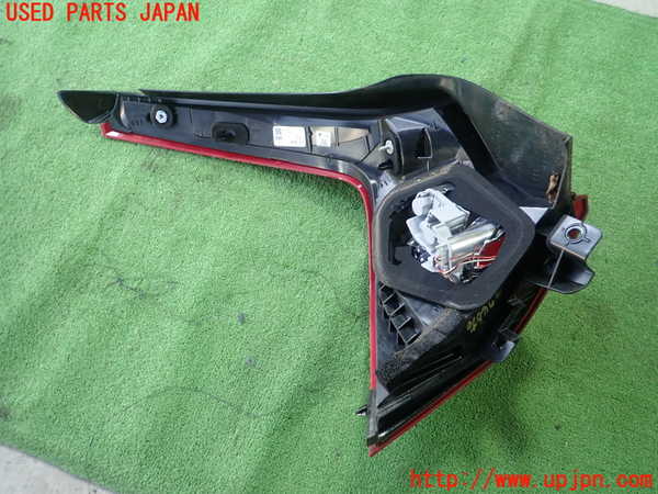 1UPJ-27401530]ボルボ・V60(FD4204T)右テールランプ 31395929 中古_m0003.jpg