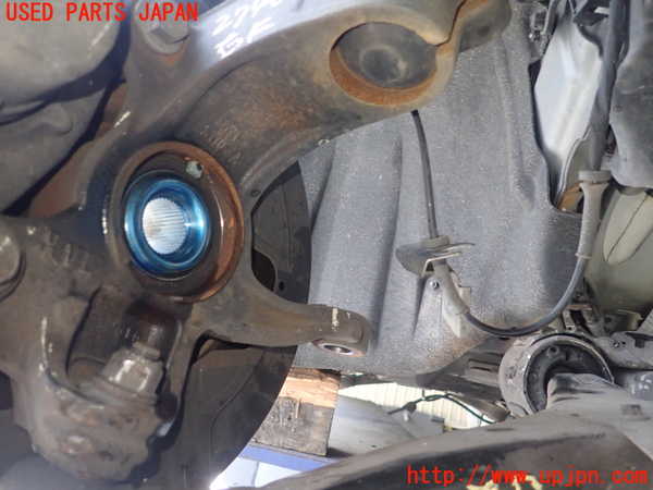 5UPJ-27404290]ボルボ・V60(FD4204T)右フロントナックルハブ 中古_m0001.jpg