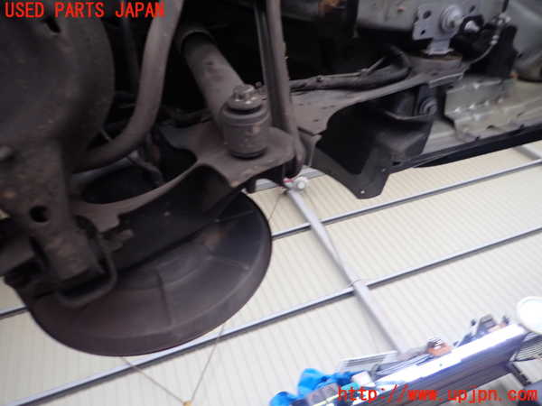 5UPJ-27404305]ボルボ・V60(FD4204T)左リアナックルハブ 中古_m0001.jpg