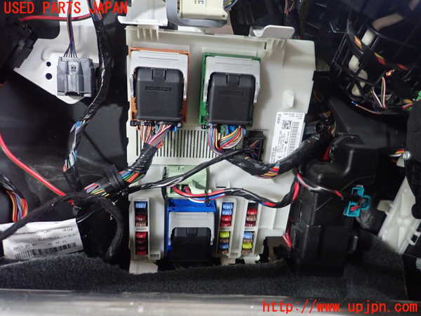 1UPJ-27406742]ボルボ・V60(FD4204T)ヒューズボックス2 中古_m0001.jpg