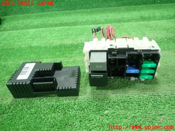 5UPJ-27406743]ボルボ・V60(FD4204T)ヒューズボックス3 中古_m0002.jpg